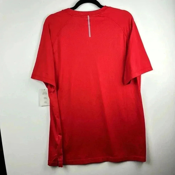 RED CHAMPION SORT TOP SZ L NWT SHORT SLEEVES SLIM FIT DUO DRY BREATHABLE STRETCH - Picture 4 of 8